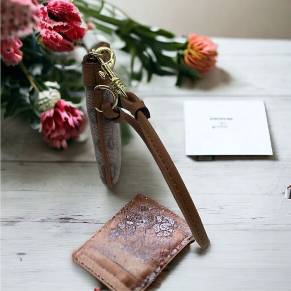 Karl Lagerfeld Paris Textured Faux Leather Wristlet Gold Tone Logo NIB - Picture 3 of 9